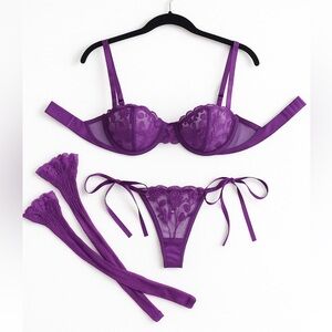 Purple Embroidered Lace Lingerie Set with Stockings - Size Large